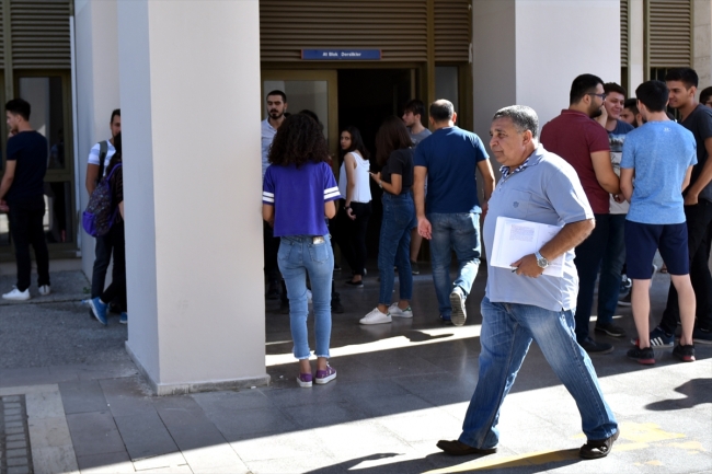 57 yaşında hem öğretmen hem öğrenci